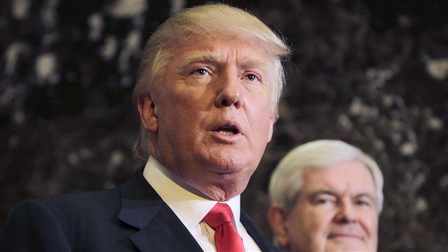 Le milliardaire Donald Trump, lors d'une conférence de presse en compagnie du candidat à l'investiture républicaine Newt Gingrich, le 5 décembre à New York