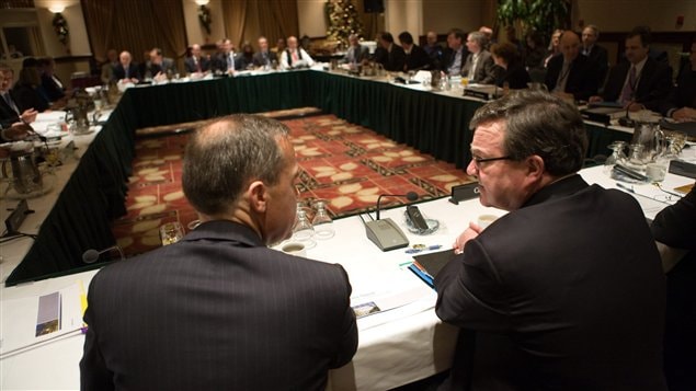 Le ministre Flaherty en compagnie du gouverneur de la Banque du Canada, Mark Carney