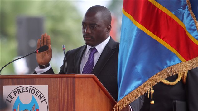 Joseph Kabila prêtant serment lors de sa cérémonie d'investiture.