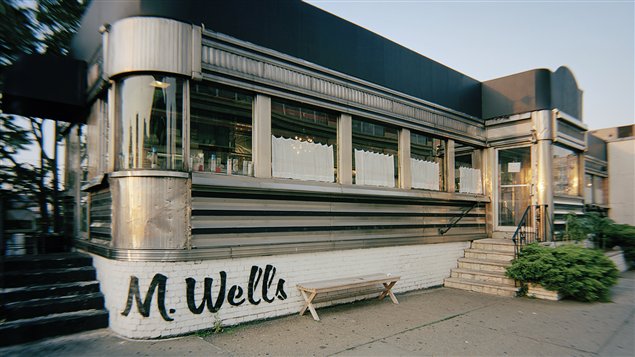 La devanture du restaurant M. Wells, dans Queens