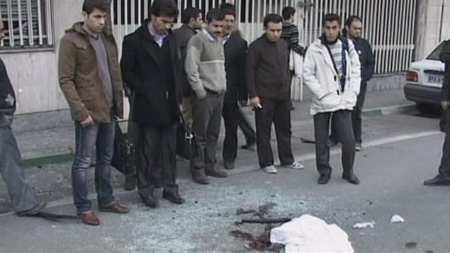 Un scientifique nucléaire est tué dans l'explosion d'une bombe près de l'Université de Téhéran, en Iran.