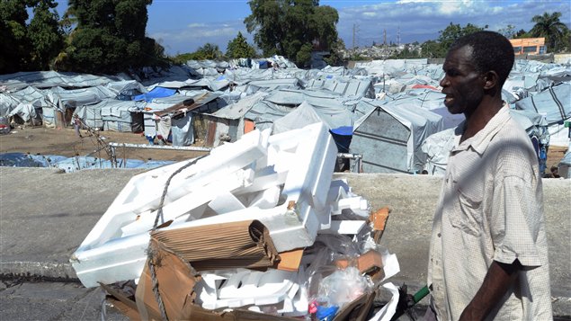 Deux ans après le séisme, un demi-million d'Haïtiens vivent toujours sous les bâches.