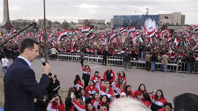 Le président syrien Bachar Al-Assad a pris la parole lors d'un rassemblement public, mercredi, à Damas. « Nous allons triompher sans aucun doute du complot », a-t-il déclaré lors de cette très rare apparition publique.
