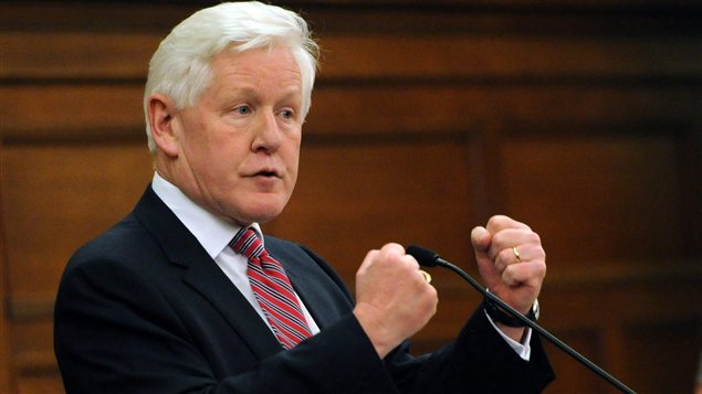 Le chef intérimaire du Parti libéral du Canada, Bob Rae, prononçant un discours à Ottawa, le 11 janvier 2012.