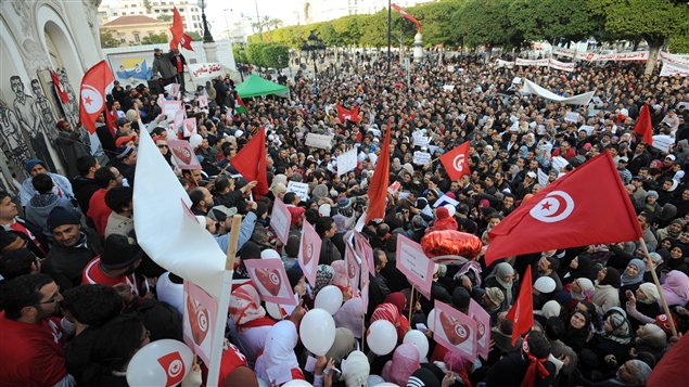 Des milliers de personnes se sont réunies à Tunis pour souligner le premier anniversaire du départ de l’ex-président Ben Ali.