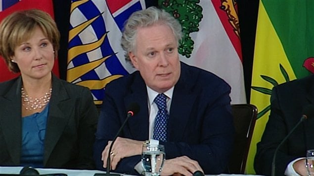 Le premier ministre du Québec, Jean Charest, au côté de son homologue de Colombie-Britannique, Christy Clark