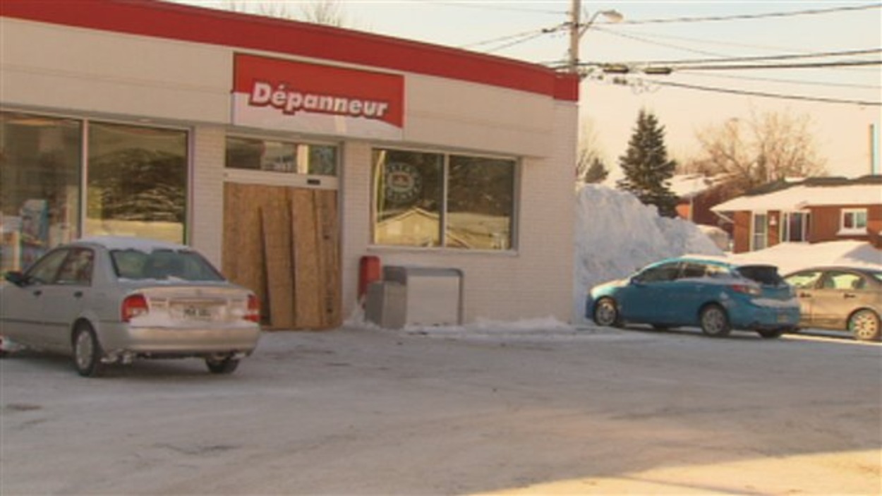 Saguenay un automobiliste accusé après avoir foncé dans un dépanneur
