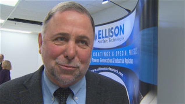 Le député de Brome-Missisquoi, Pierre Paradis, à la conférence de la venue d'Ellison Surfaces Technologies à Bromont.