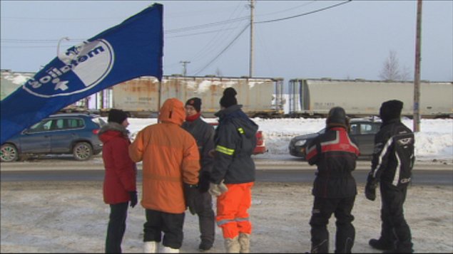 Des syndiqués en lock-out de l'aluminerie Alma