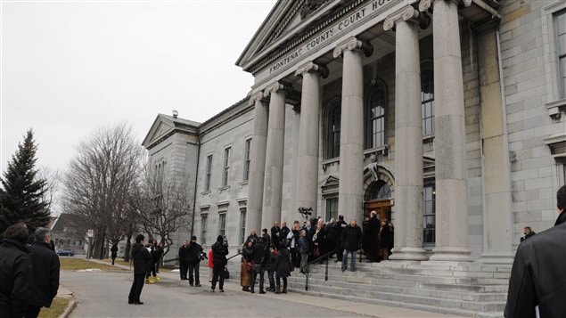Le palais de justice de Kingston a été évacué en raison d'un problème de sécurité.