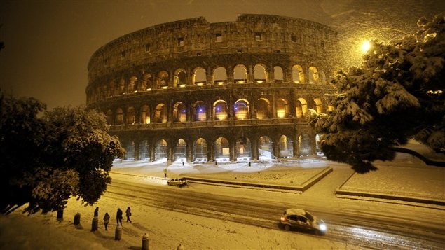 Le Colisée de Rome sous la neige