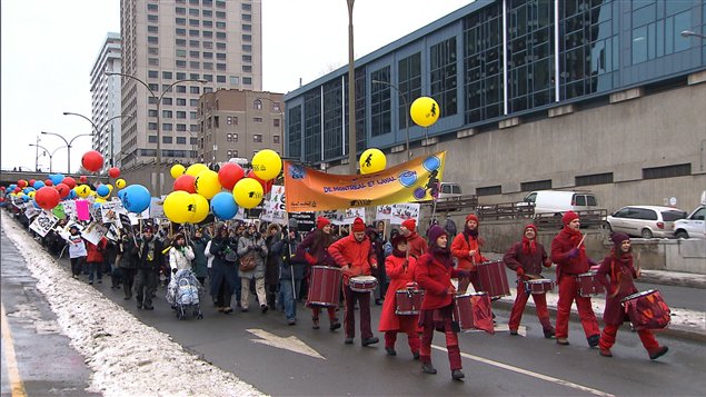Manifestation des travailleurs des centres de la petite enfance à Montréal