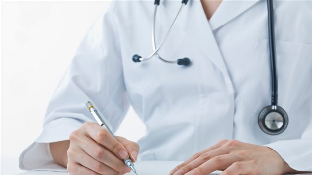 Médecin avec stétoscope