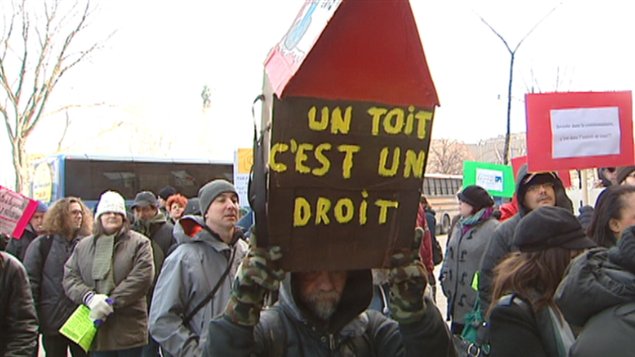 Manifestation pour le prolongement d'un programme fédéral destiné à lutter contre l'itinérance.