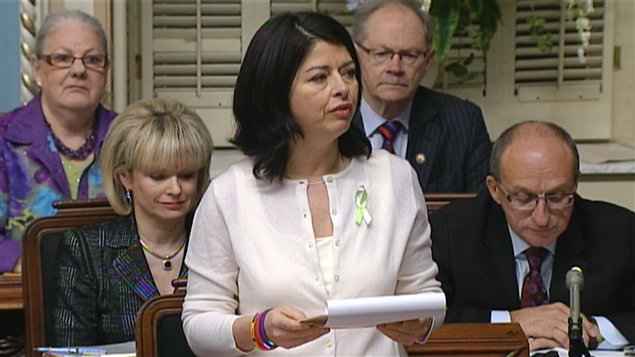 Line Beauchamp dépose on projet de loi sur l'intimidation.