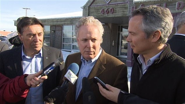Le premier ministre Charest en visite aux Îles-de-la-Madeleine.