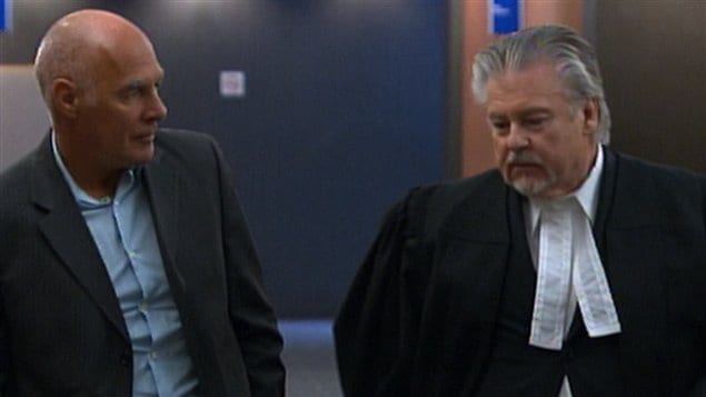 Jocelyn Dupuis (à gauche) avec son avocat au palais de justice de Montréal