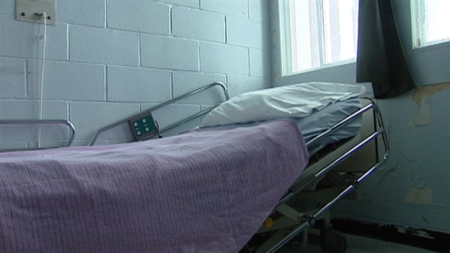 Certaines cellules peuvent difficilement accueillir un lit d'hôpital.