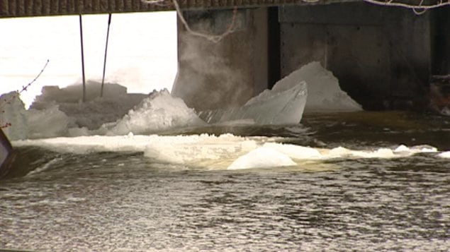 Chute Rideau Des explosions contrôlées sur la rivière Rideau à Ottawa | Radio-Canada