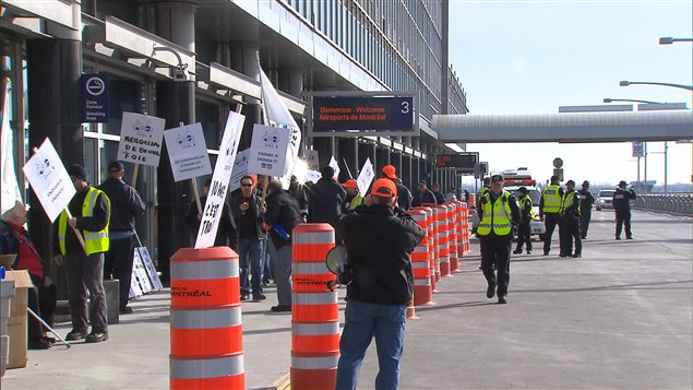 Manifestation de syndiqués d'Air Canada à Montréal