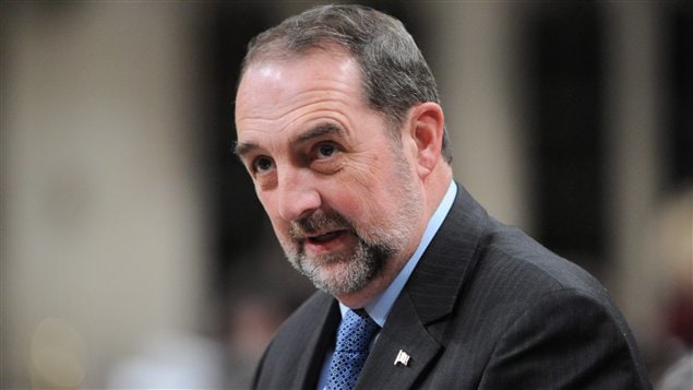 Le ministre des Transports Denis Lebel