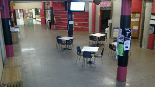 Le Cégep de l'Abitibi-Témiscamingue est vide à Rouyn-Noranda en raison de la grève.
