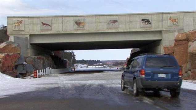 Le pont animalier au-dessus de la route 69
