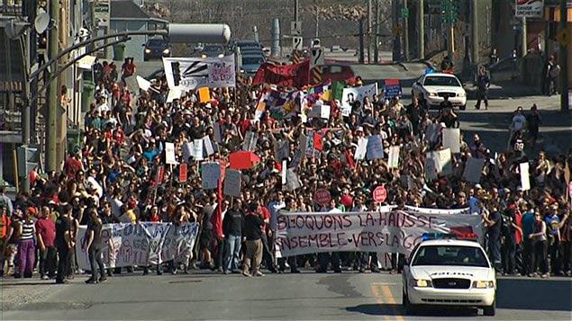 Manifestation familiale en appui au mouvement étudiant à Sherbrooke