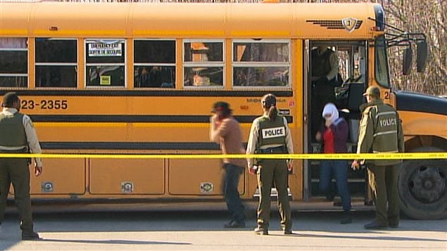 Les étudiants qui ont bloqué l'accès au pont Champlain ont reçu des constats d'infraction pour entrave à la circulation.