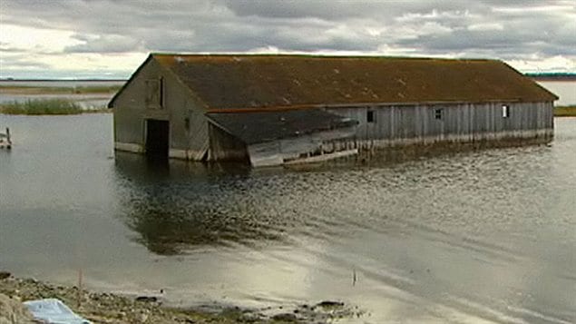 Une résidence inondée sur la réserve de la Première Nation Lac Saint-Martin
