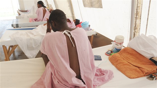 Des personnes atteintes de choléra dans un centre de Médecins sans frontières à Port-au-Prince (archives)