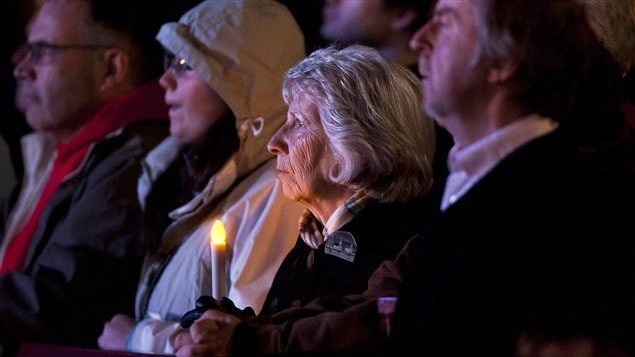 Des centaines ont participé à une cérémonie à Halifax pour souligner les 100 ans du naufrage du Titanic.