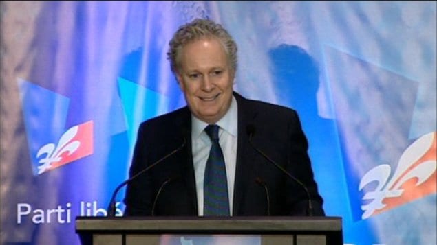 Jean Charest prononce un discours à Gatineau.