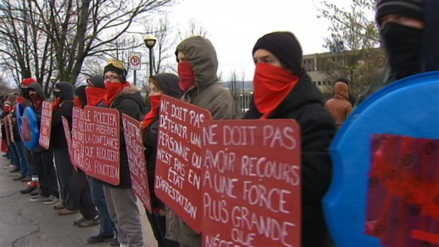 Des grévistes sont prêts à empêcher la reprise des cours au Cégep de Sherbrooke.
