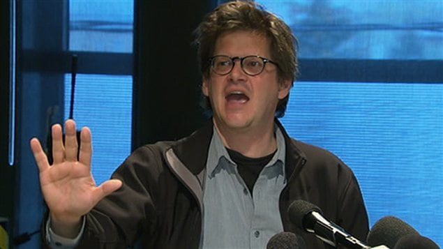 Dominic Champagne lors de la conférence de presse d'appui aux étudiants.