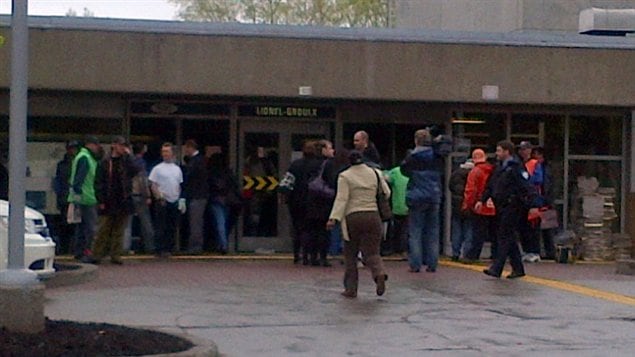 Une bombe fumigène au métro Lionel-Groulx