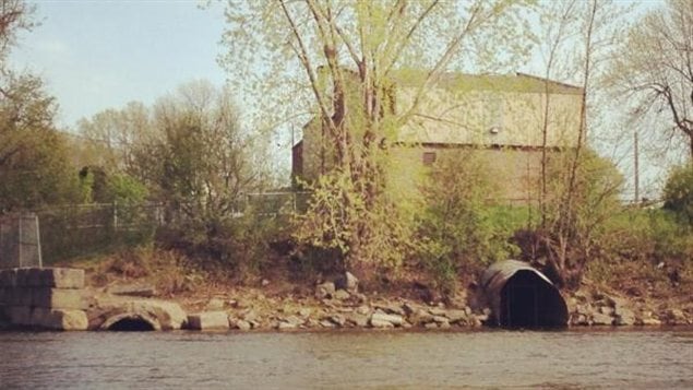 Un égout fluvial à Montréal