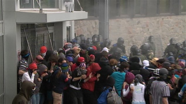 Intervention policière devant le Collège Lionel-Groulx de Sainte-Thérèse, mardi
