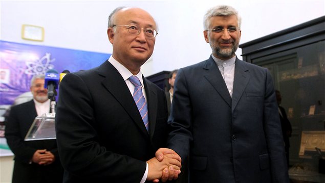 Le négociateur en chef iranien Said Jalili (à droite) avec le chef de l’AIEA Yukiya Amano à Téhéran le 21 mai