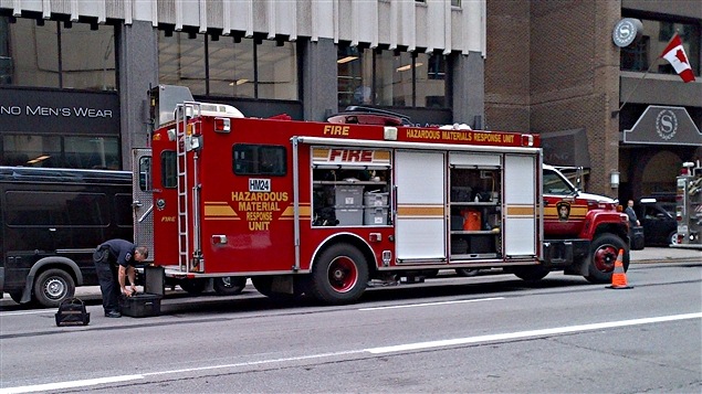 L'équipe d'intervention d'urgence en cas de déversement de matières dangereuses (Hazmat) d'Ottawa.
