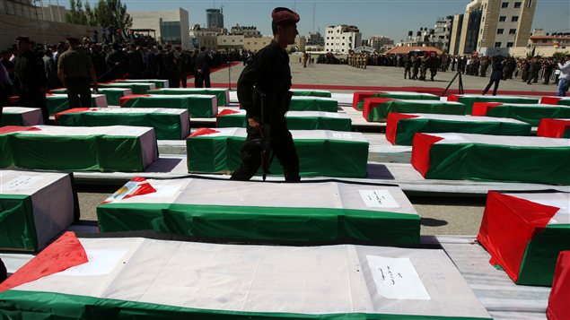 Les cercueils des militants palestiniens à Ramallah