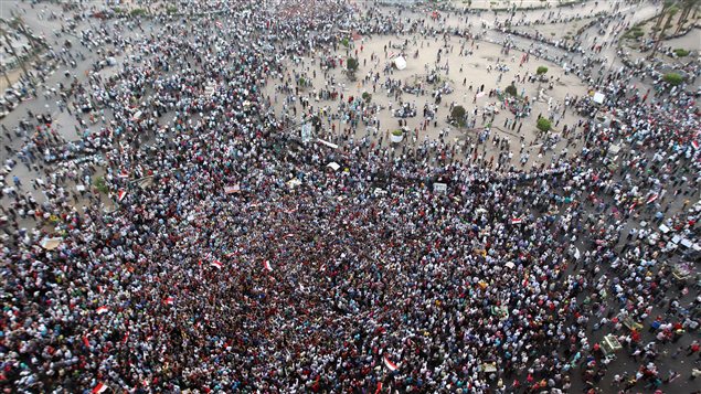 Des milliers d'Égyptiens révoltés au Caire, place Tahrir
