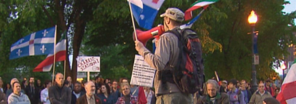 La 32e manifestation nocturne de Québec a attiré quelques centaines de personnes vendredi soir.