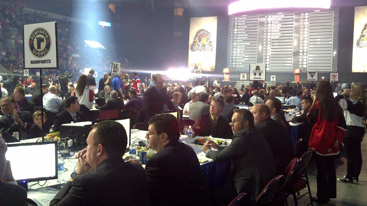 Le grand rendez-vous annuel de repêchage de la Ligue de hockey junior majeur du Québec (LHJMQ) avait lieu au Colisée Pepsi.