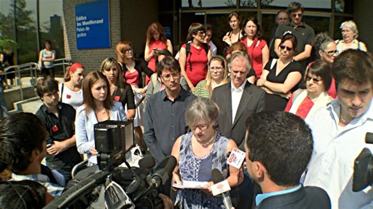 La présidente du syndicat des professeurs de l'UQO, Louise Briand, dénonce l'arrestation de Thibault Martin.
