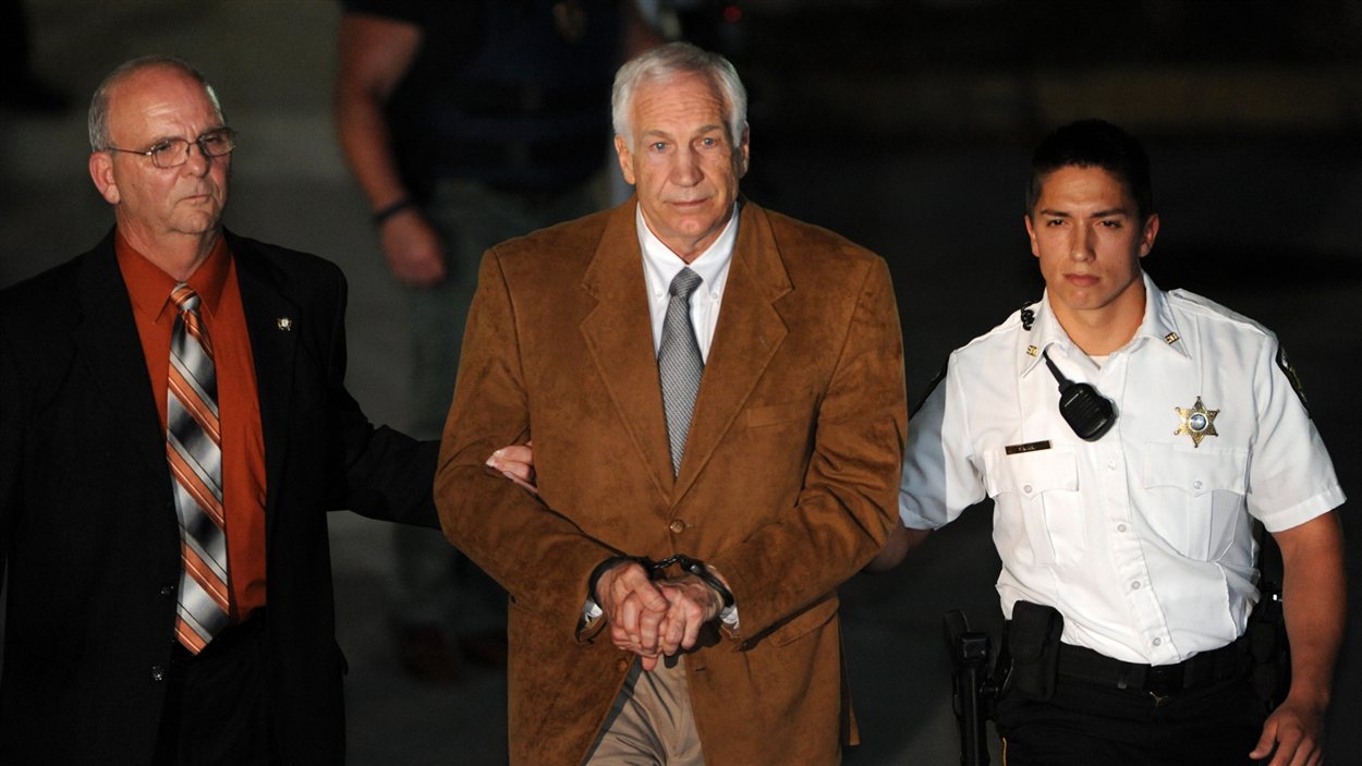 Jerry Sandusky à sa sortie du tribunal, vendredi