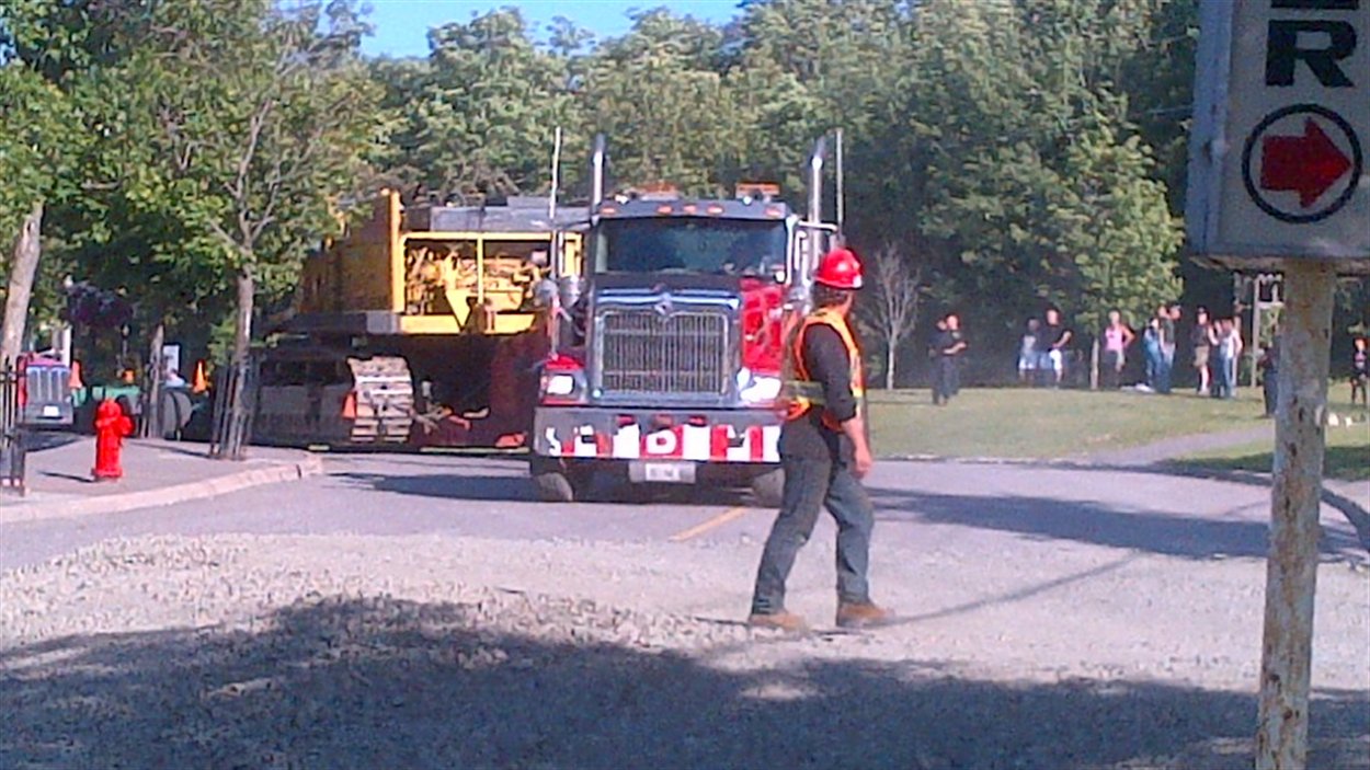 L'équipement lourd arrive au centre commercial à Elliot Lake