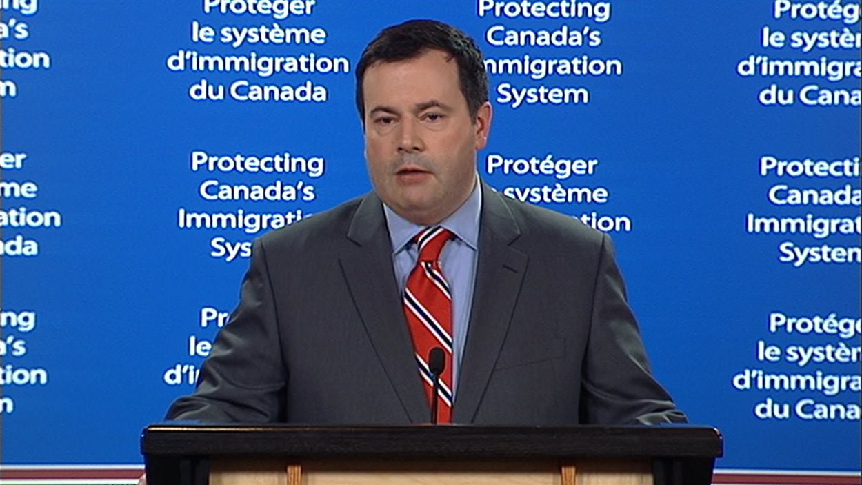 Le ministre de l'immigration, Jason Kenney, en conférence de presse le 29 juin 2012