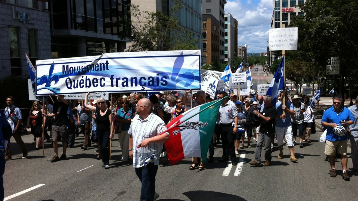 Les manifestants se dirigent vers le Centre des congrès de Québec.