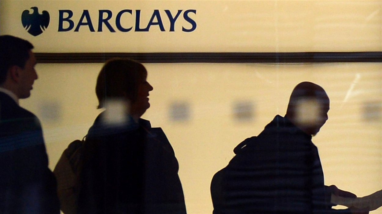 Des employés de Barclays au siège social de la banque à Londres